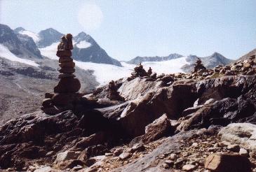 Steinmandl als Wegweiser