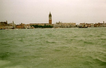 Blick auf Venedig vom Wasser aus